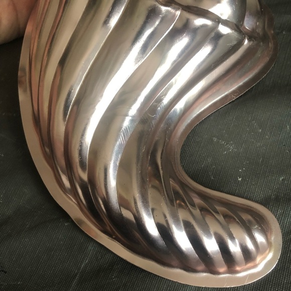 Vintage copper coloured  Cornucopia jello mold- shabby chic decor- collectible - Picture 4 of 8